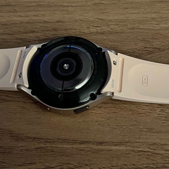 Samsung Smart Watch - Less than a year old-Rarely Worn - Picture 4 of 8